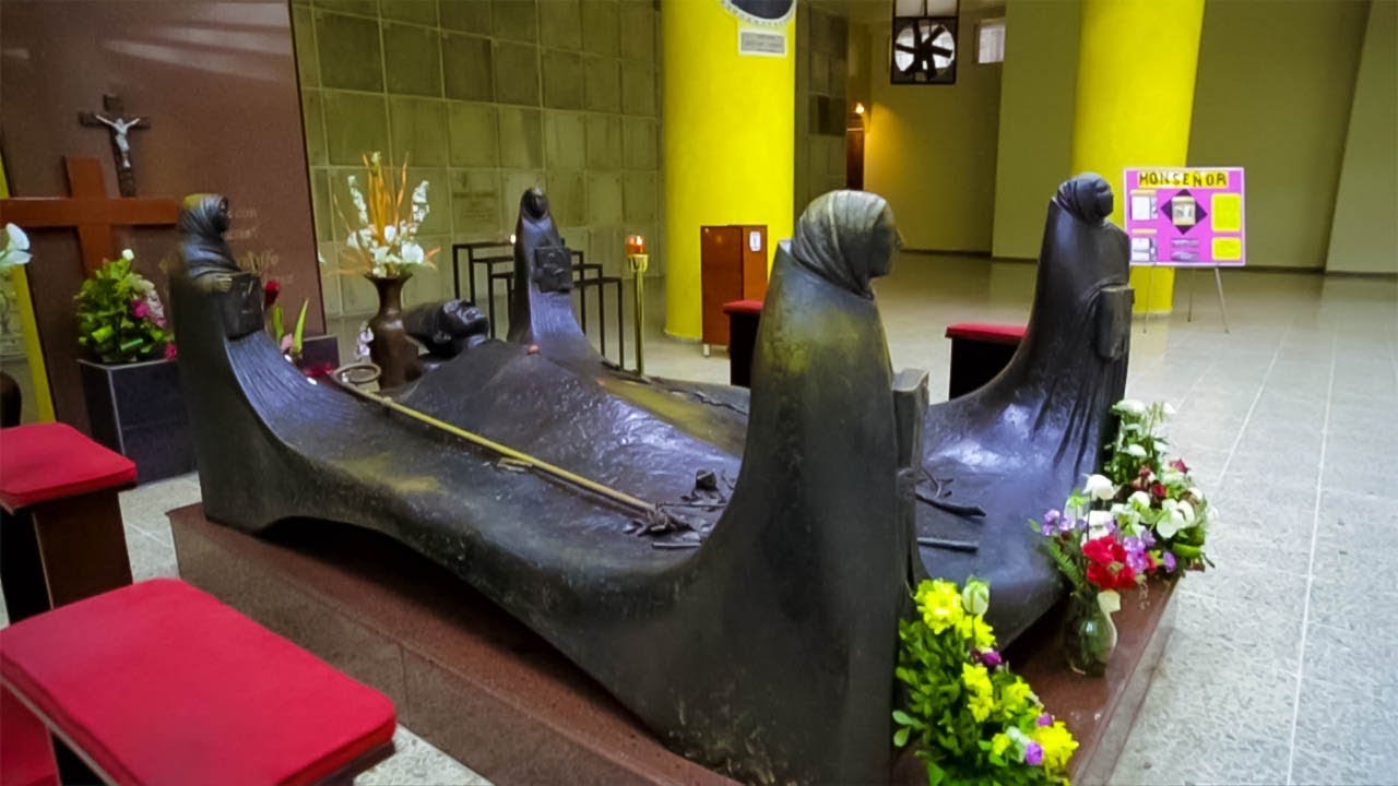 San Oscar Romero resucitaste en tu pueblo | El Salvador