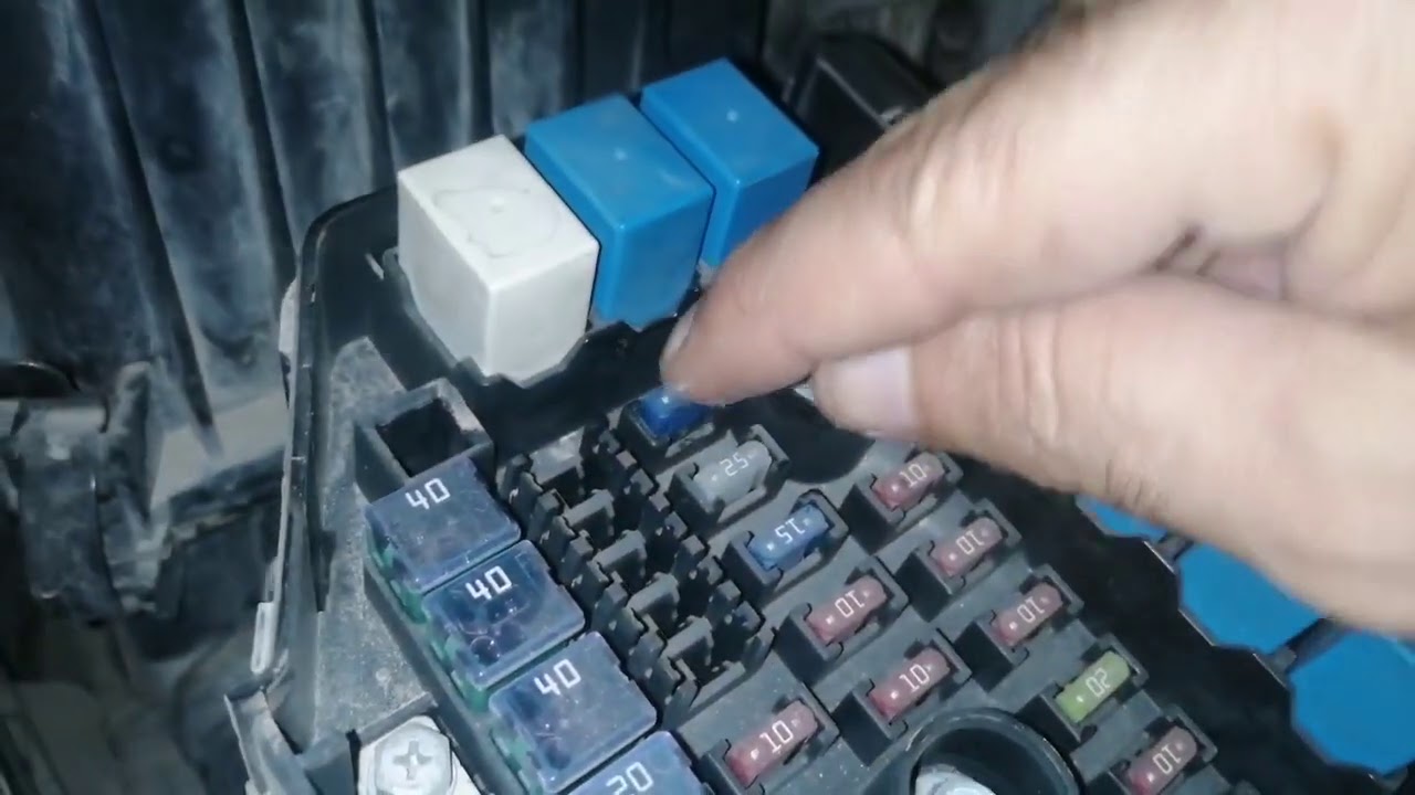 فحص سيارة وتحديد العطل