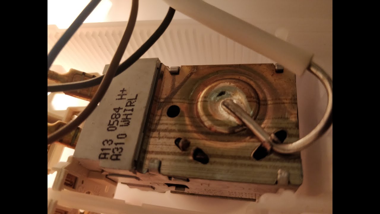 холодильник whirlpool WBE 3712 A+X меняем терморегулятор. Ledusskapim mainam termoregulātoru.