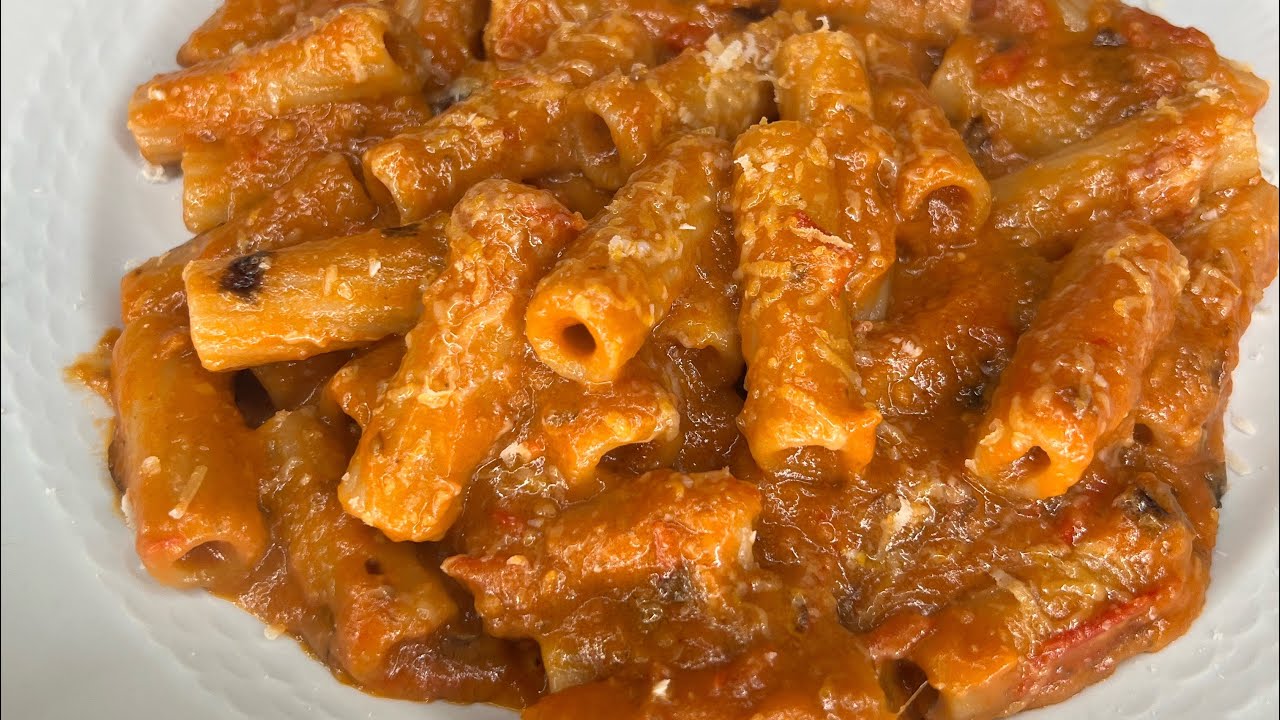Pasta con CREMA DI MELANZANE e pomodorini #Pasta #con #CREMA #DI #MELANZANE #e #pomodorini