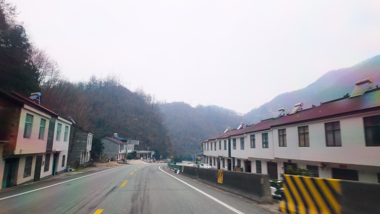 Dusk Drive in a Daba Mountain County | Gloomy Winter Day in China