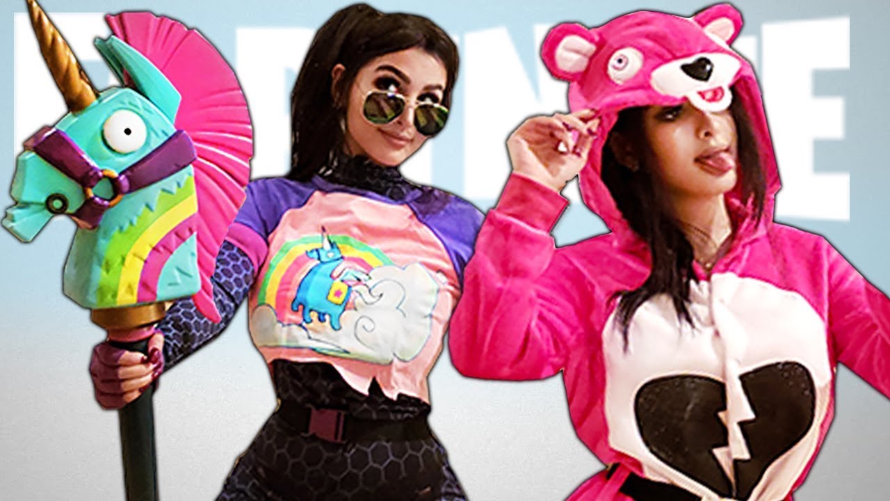 TRYING ON FORTNITE HALLOWEEN COSTUMES