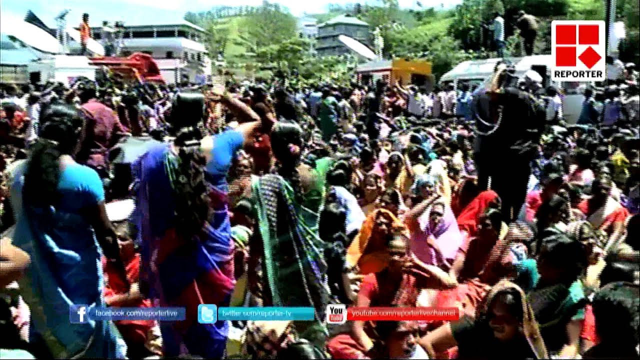 VS Achuthanadan at women plantation Workers strike in Munnar