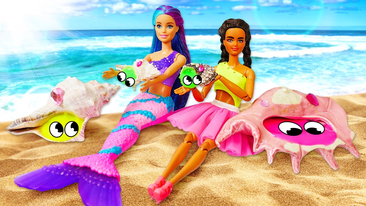 Giochi con le bambole sirene nelle storie divertenti per bambini. Video per bambini piccoli