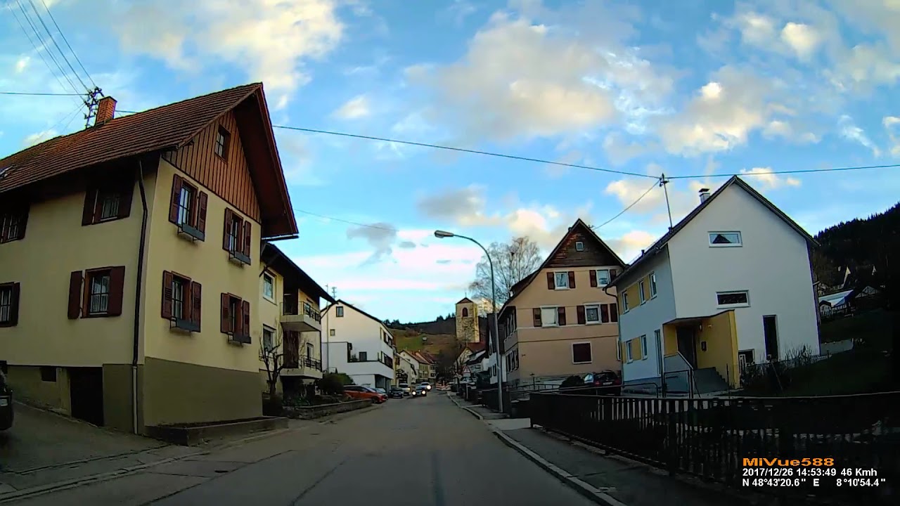D: Neuweier. Stadt Baden-Baden. Ortsdurchfahrt. Dezember 2017