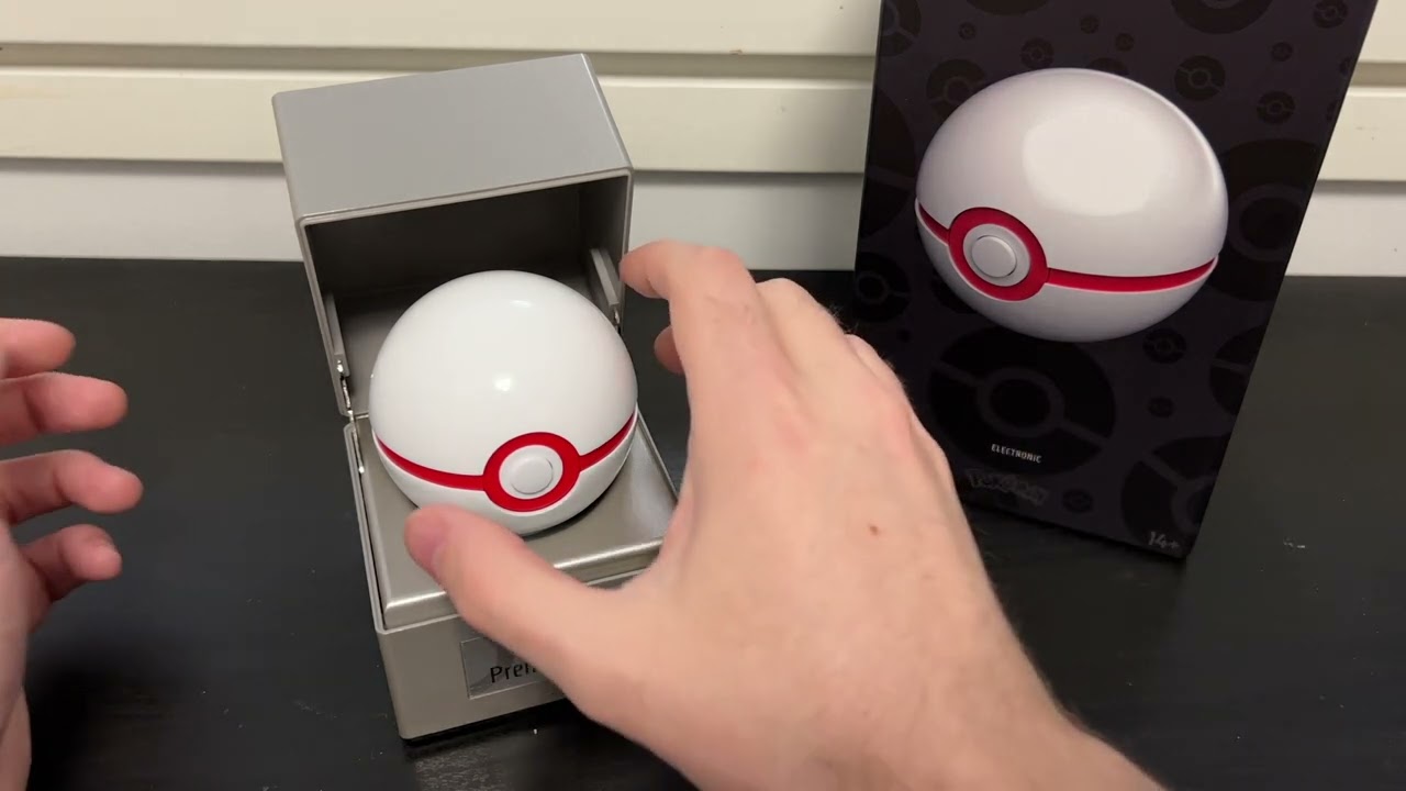 Unboxing Pokemon Premier Ball metal replica