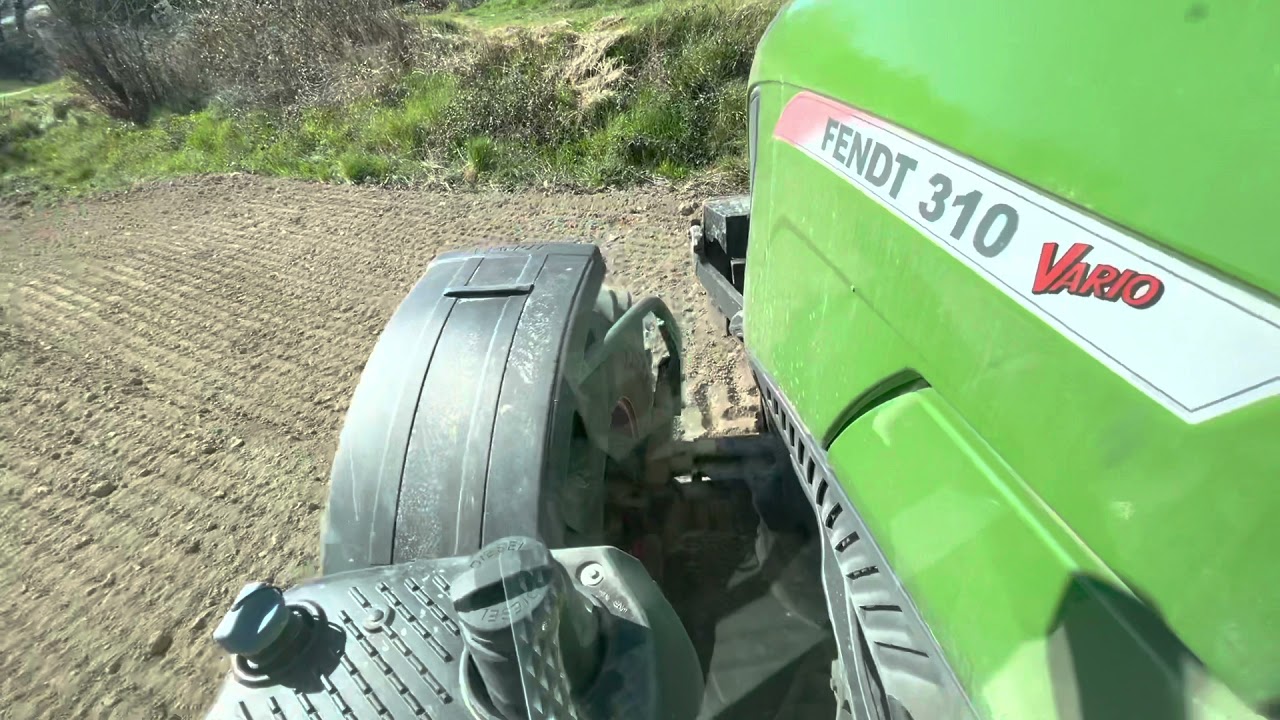 Fendt 310 profi plus s4 et cultirateau a la préparation de sol 2021