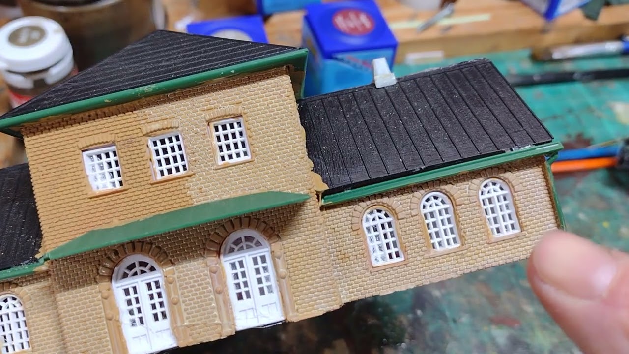 How to paint bricks and mortar on model railway / railroad buildings