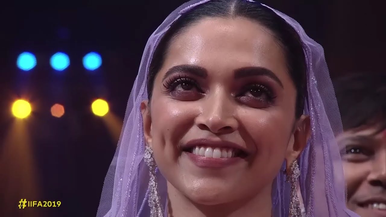 Kyu aaye Bollywood Stars ki aankho mei Aansu?