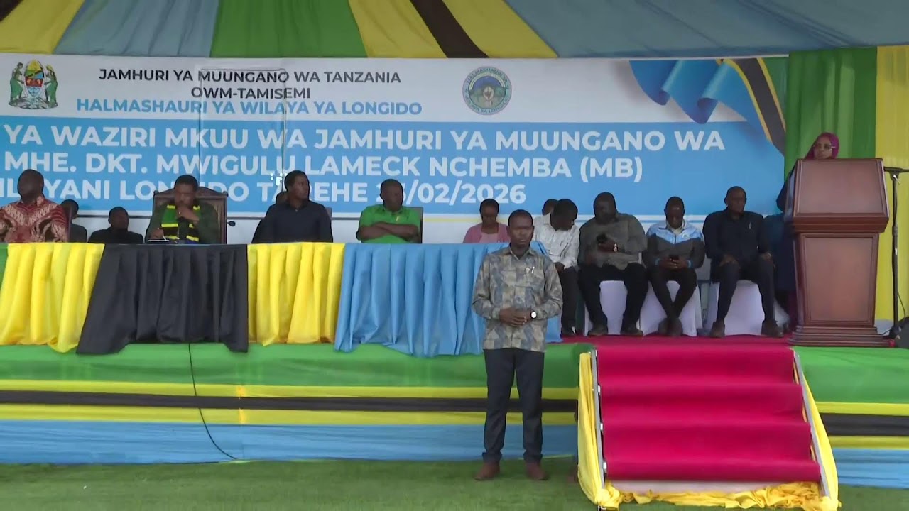 WAZIRI MKUU ANAZUNGUMZA NA WANANCHI WA MJI WA NAMANGA
