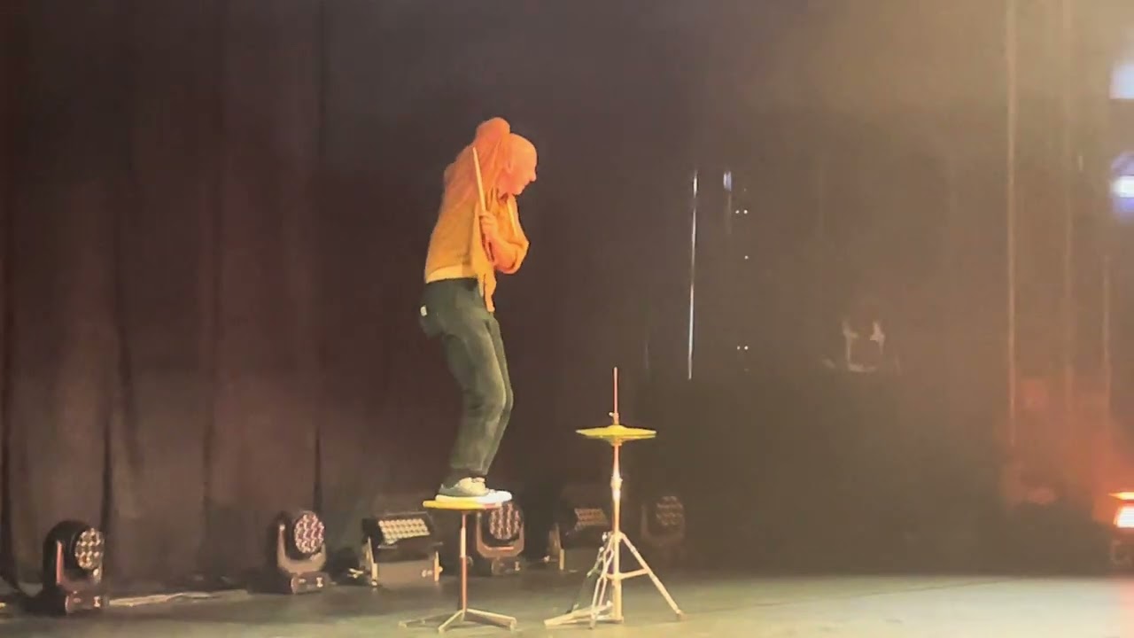 Liza van Brakel Juggling at EJC Gala show