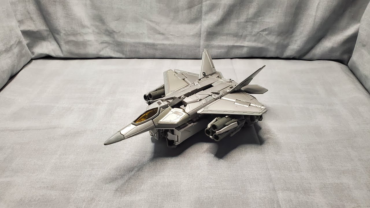 Transformers Movie 1 Voyager Class Starscream Review (Deep Space Variant)