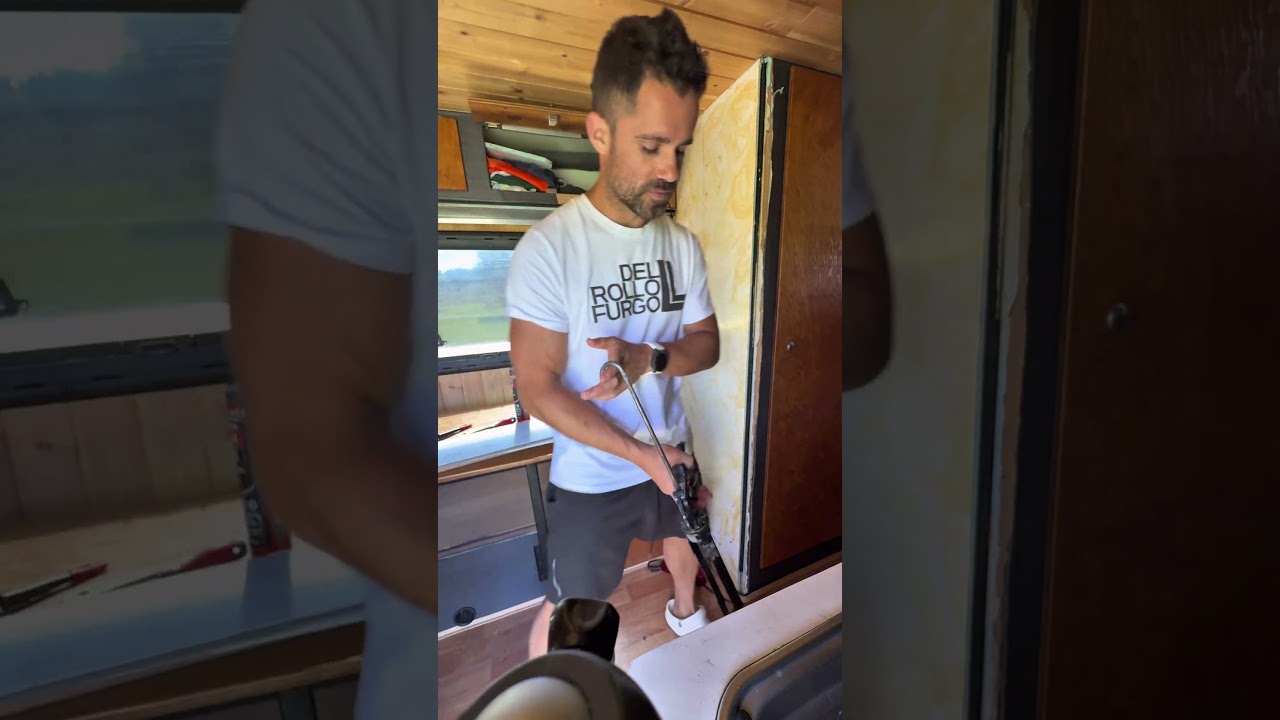 (D&iacute;a 1) Reformando el interior #camperizando #reformacamper #camper #camperizador  #manitas