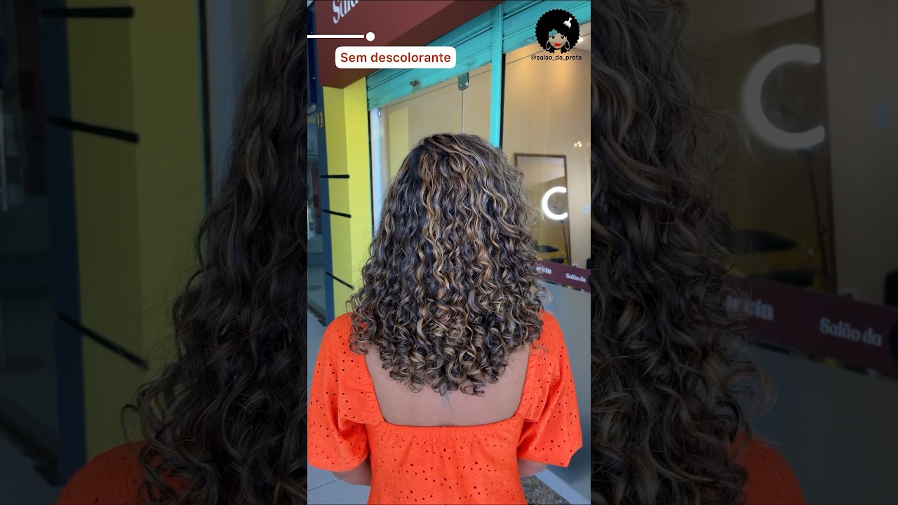 Iluminado sem descolorante ✨ #cacheadas #cachos #cabelonatural #cabelo #morenailuminada