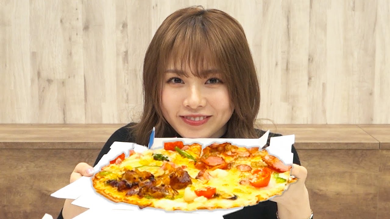 西村歩乃果がピザをただただ食べる動画