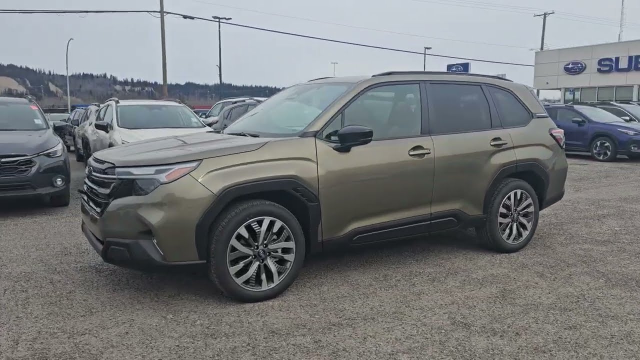 Subaru Forester Premier 2026 года, цвет Autumn Green Metallic, артикул 26FR8997.