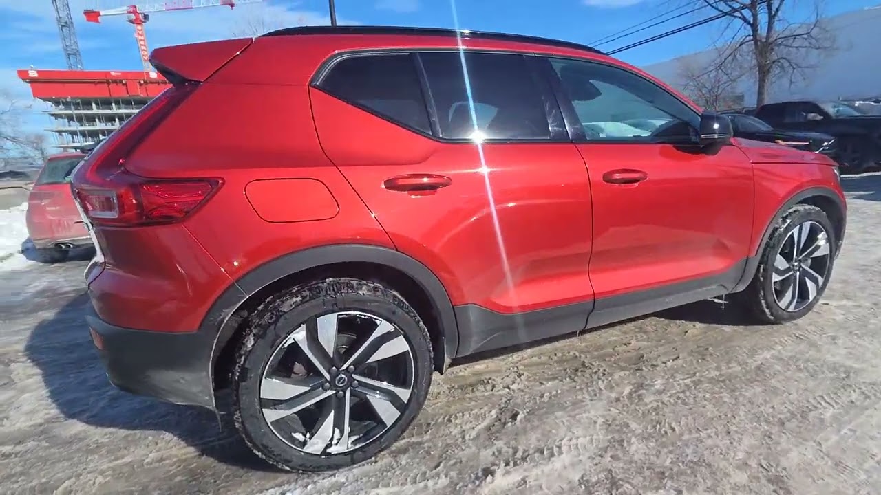 2023 Volvo XC40 B5 AWD Plus - Dark Pointe-Claire QC