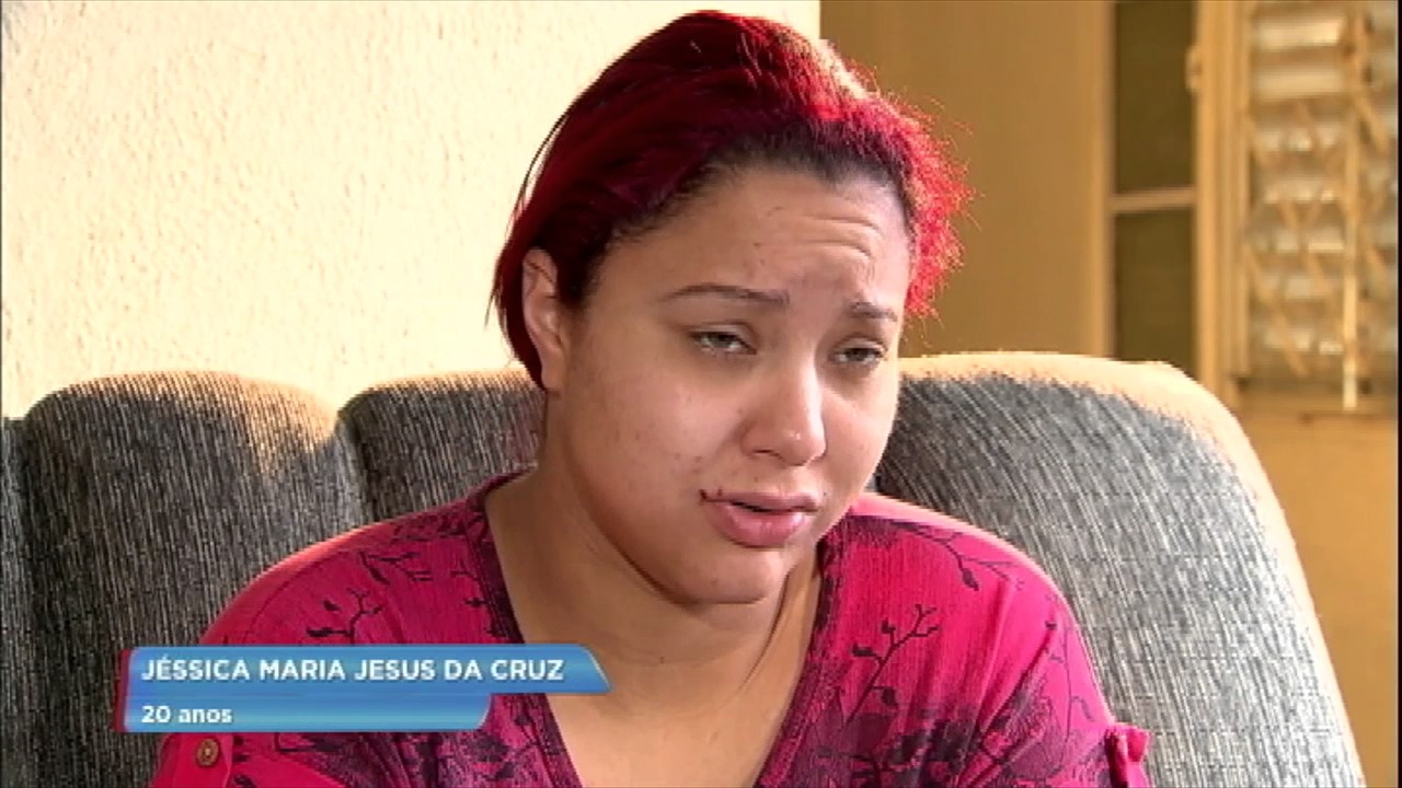 Jovem &eacute; aprovada no ensino m&eacute;dio sem saber ler e escrever