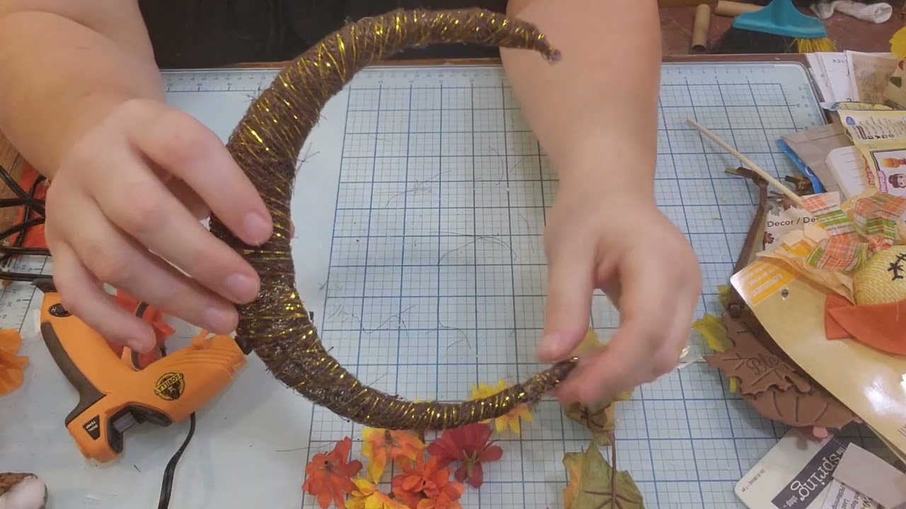How i did a crescent moon wreaths.#fall #wreaths