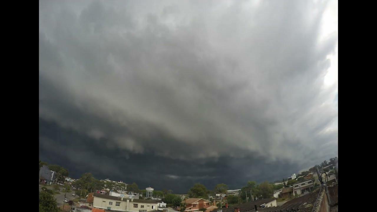 Temporal chegando ao Balneário Cassino.
