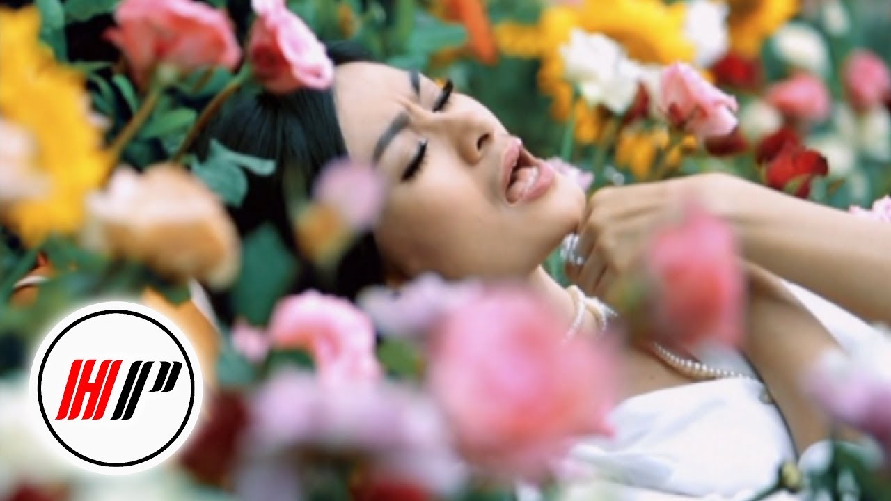 Iis Dahlia - Cinta Apalah Apalah [Official Music Video]