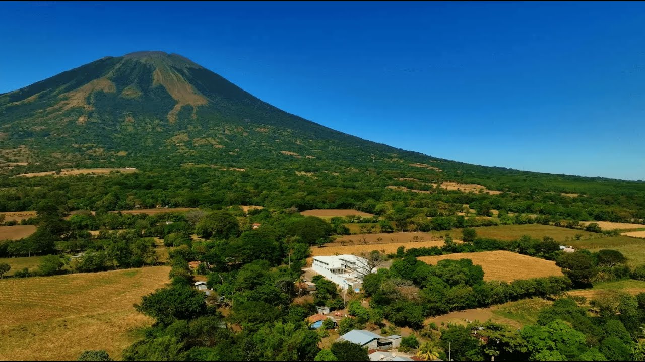 El proyecto educativo más grande en la historia de El Salvador