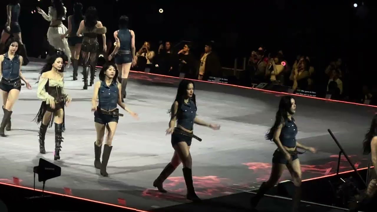 Twice right hand girl 