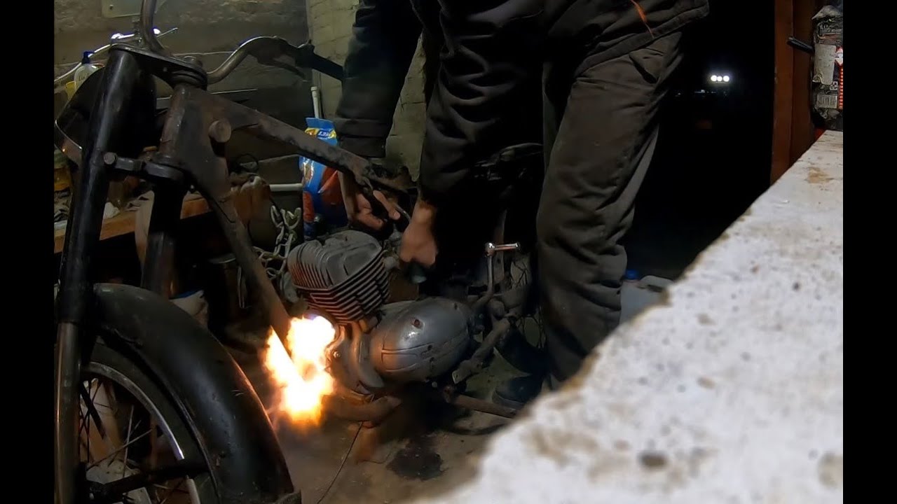 Odpalenie WSK 125 po nie wiadomym czasie, dawno tyle się nie nakopałem, a wsk strzela ogniem.