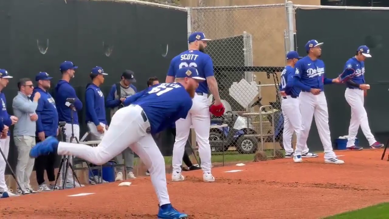 Shohei Ohtani throwing a bullpen next to Edwin Diaz.