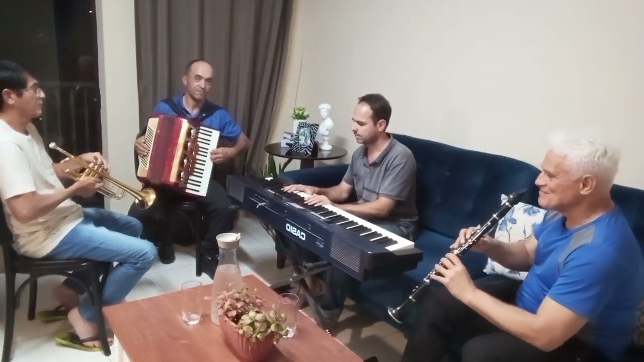 tocada clássica CCB: teclado,clarinete, acordeon e trompete (tocada completa)