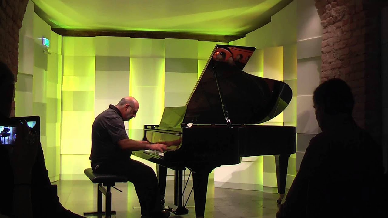 2013 Tony Cicoria is performing his 