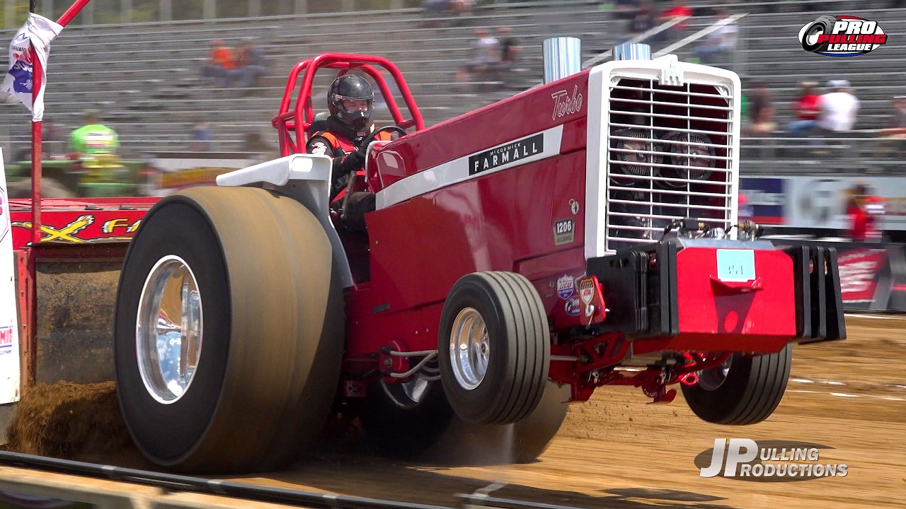 Tractor Pulling 2024: Light Super Stock Tractors pulling at the Hillsboro Charity Tractor Pull