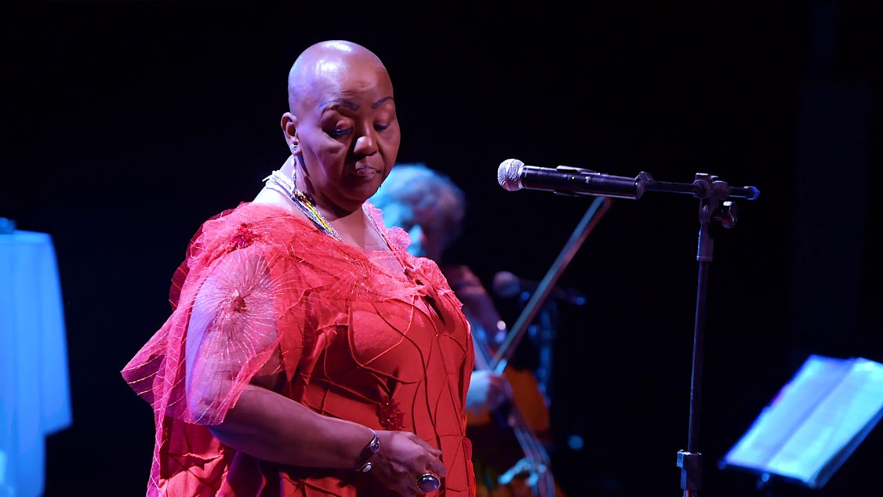 Virgínia Rodrigues em MAMA KALUNGA (Tiganá Santana)