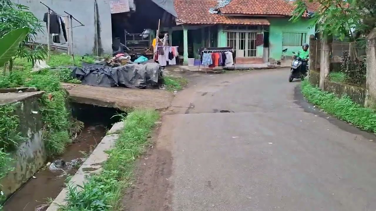Jelajahi kp. Munjul desa Purwasari, Kec. Dramaga, Kab. Bogor, Jawa Barat.