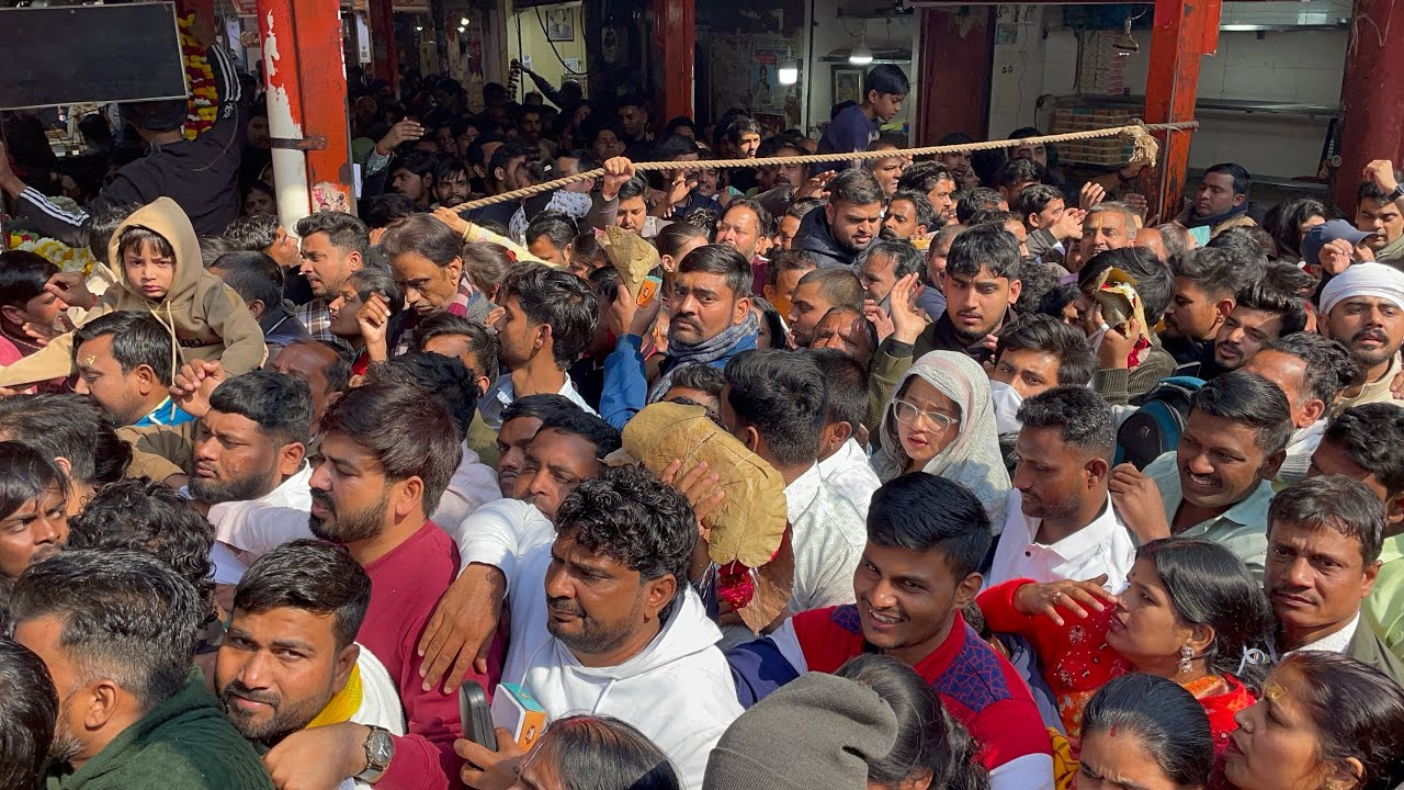26 जनवरी को बांकेबिहारी पर भक्तों का सैलाब😱वृंदावन धाम प्रवेश दवार बांके बिहारी मंदिर#like#trending 