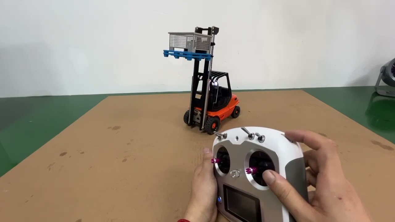 WHEELFUN 1/14 RC油圧フォークリフトモデルメタルRCホイールトランスファー建設車両モデルサウンドライトI6Sラジオコントローラー。TH23692