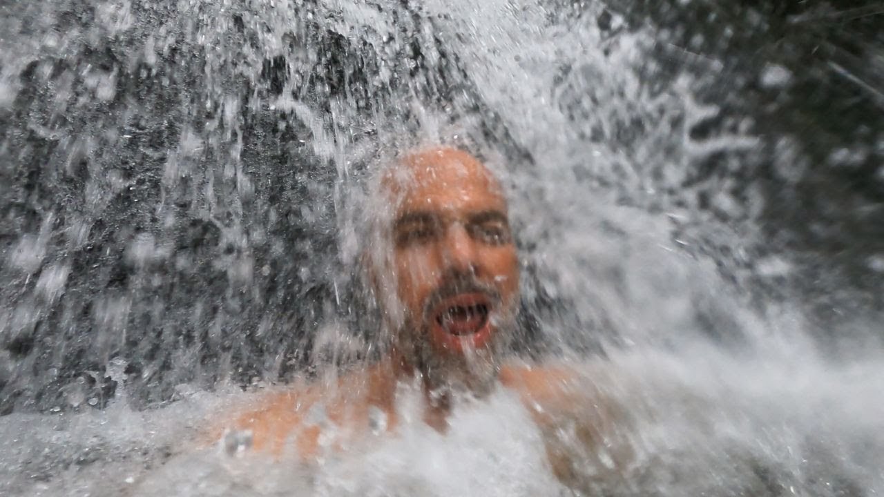 ÁGUA GELADA NA CASCATA DOS AMORES - URUBICI - SC