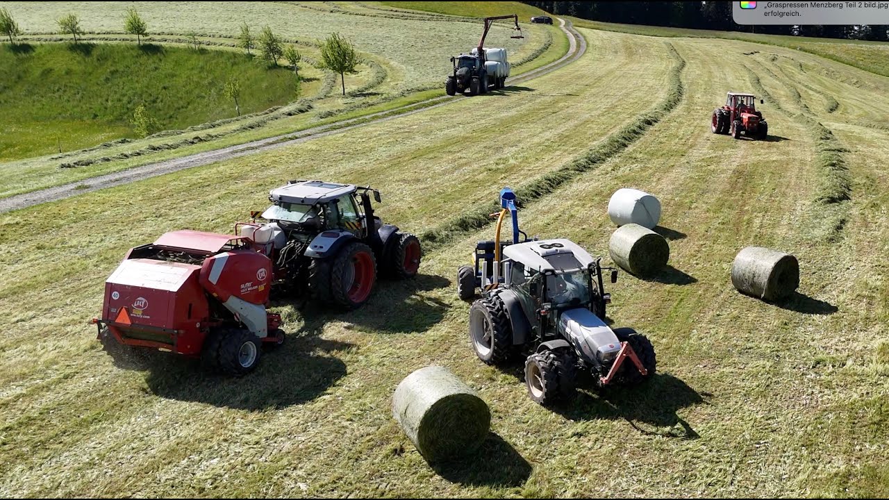 Grasballen pressen, wickeln und transport am Hang 🇨🇭⛰️