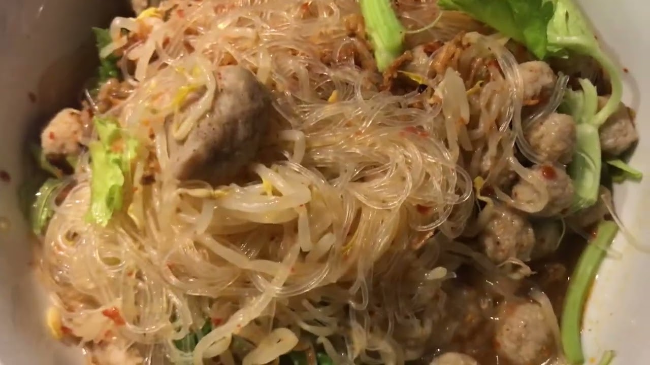 กินก๋วยเตี๋ยววุ้นเส้นลูกชิ้นกันจ้า#อาหาร #food