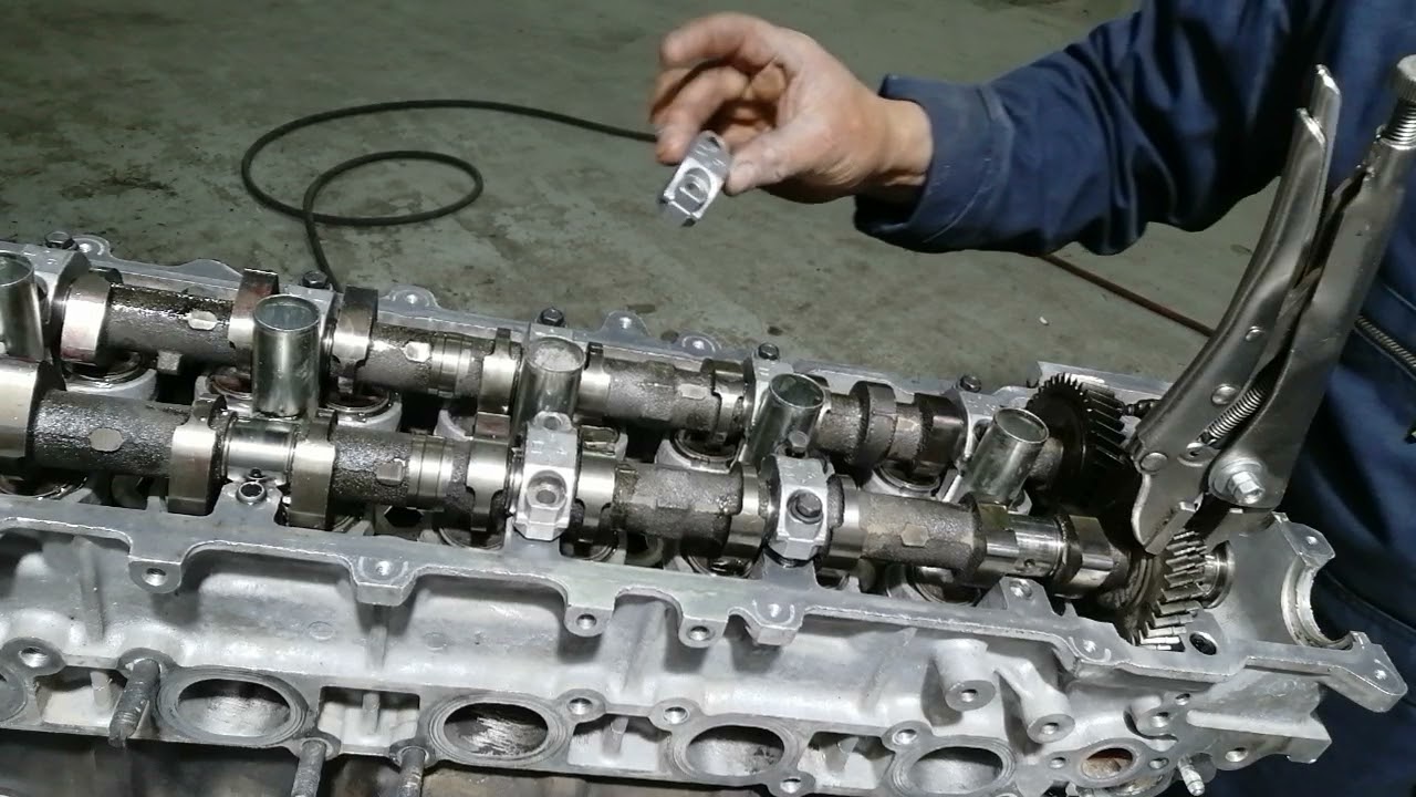 HOW TO SET A CAMSHAFT SPROCKET TIMING OF TOYOTA LAND CRUISER INLINE ENGINE?