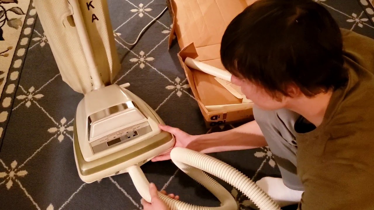 Vintage 1970s Eureka Model 2044 Vacuum