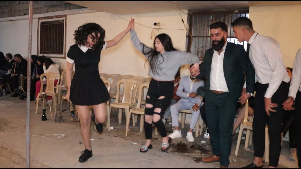 غلط اذا البنت دبكت بفستان قصير ؟ أقوى وأشرس بنات بالدبكة مع الإمبراطور Amazing girls dance