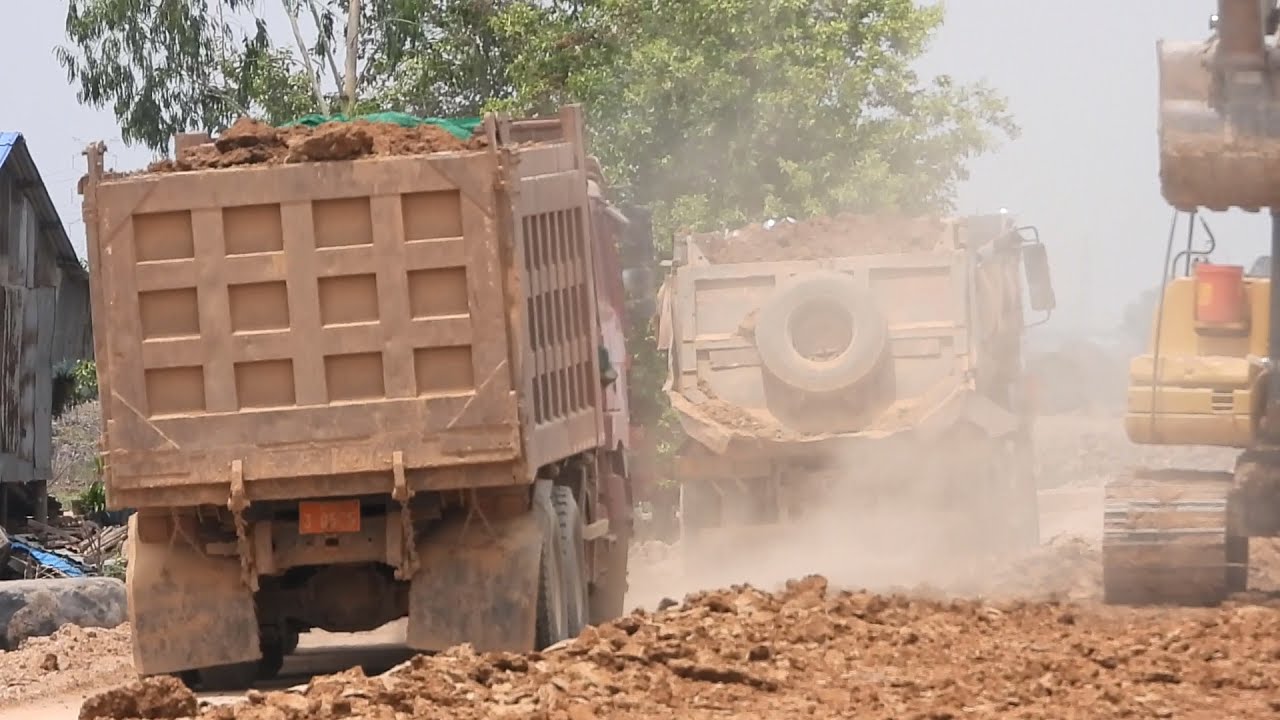 Dump Truck 8x4 Incredible Unloading Soil, Extreme Driver Safety