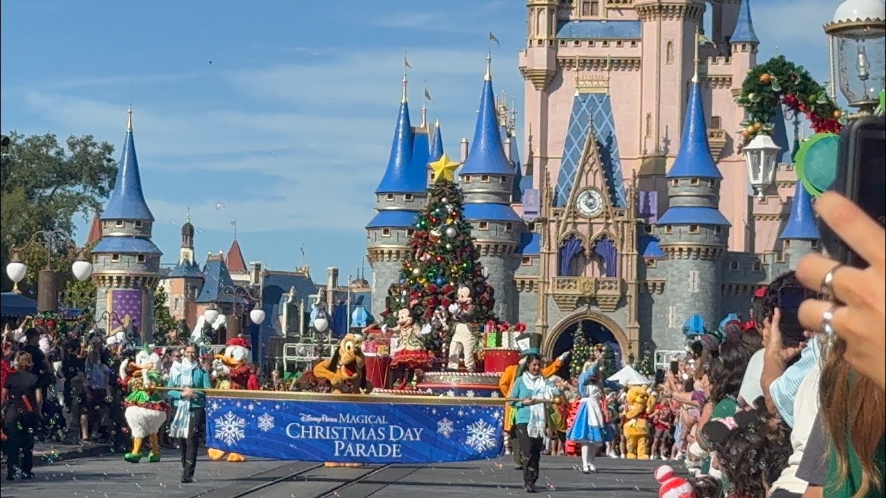 Mickey's Once Upon A Christmastime Parade(Daytime)