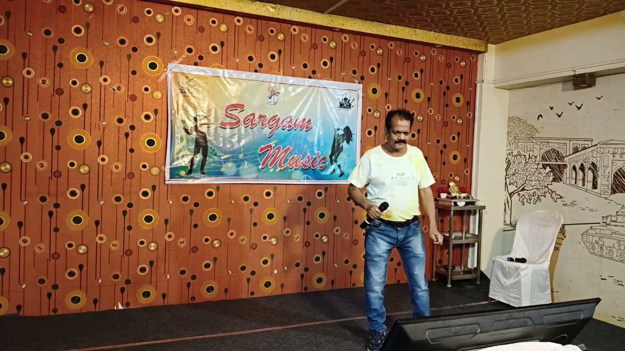 MAHESH KANBARGI (CHAHIYE THODA PYAR.... NOT FROM ORIGINAL SOUND TRACK)
