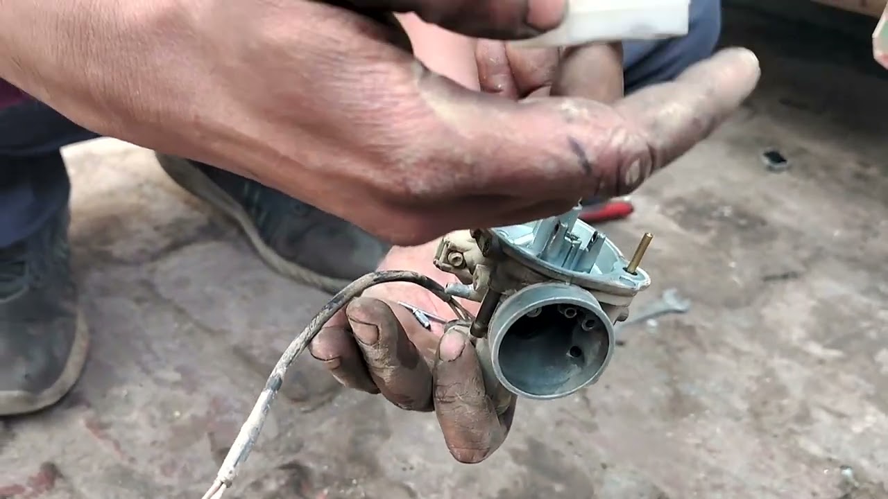 TVS auto duramax bs6Carburettor se Tel nikale to kya karna chahie