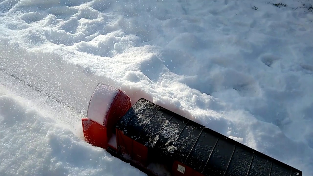 SCHNEEFRÄSE FÜR LGB GARTENBAHN IM EINSATZ