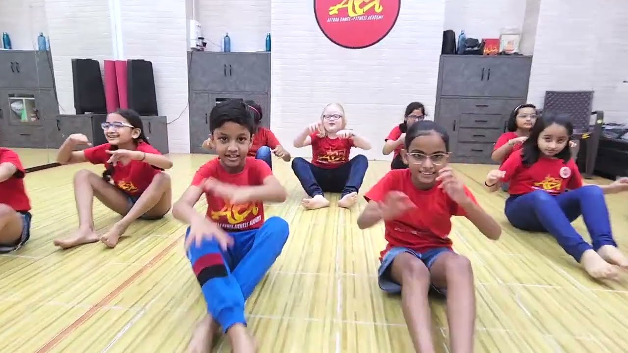 Idhar Chala Main Udhar Chala | Kids Dance Choreography