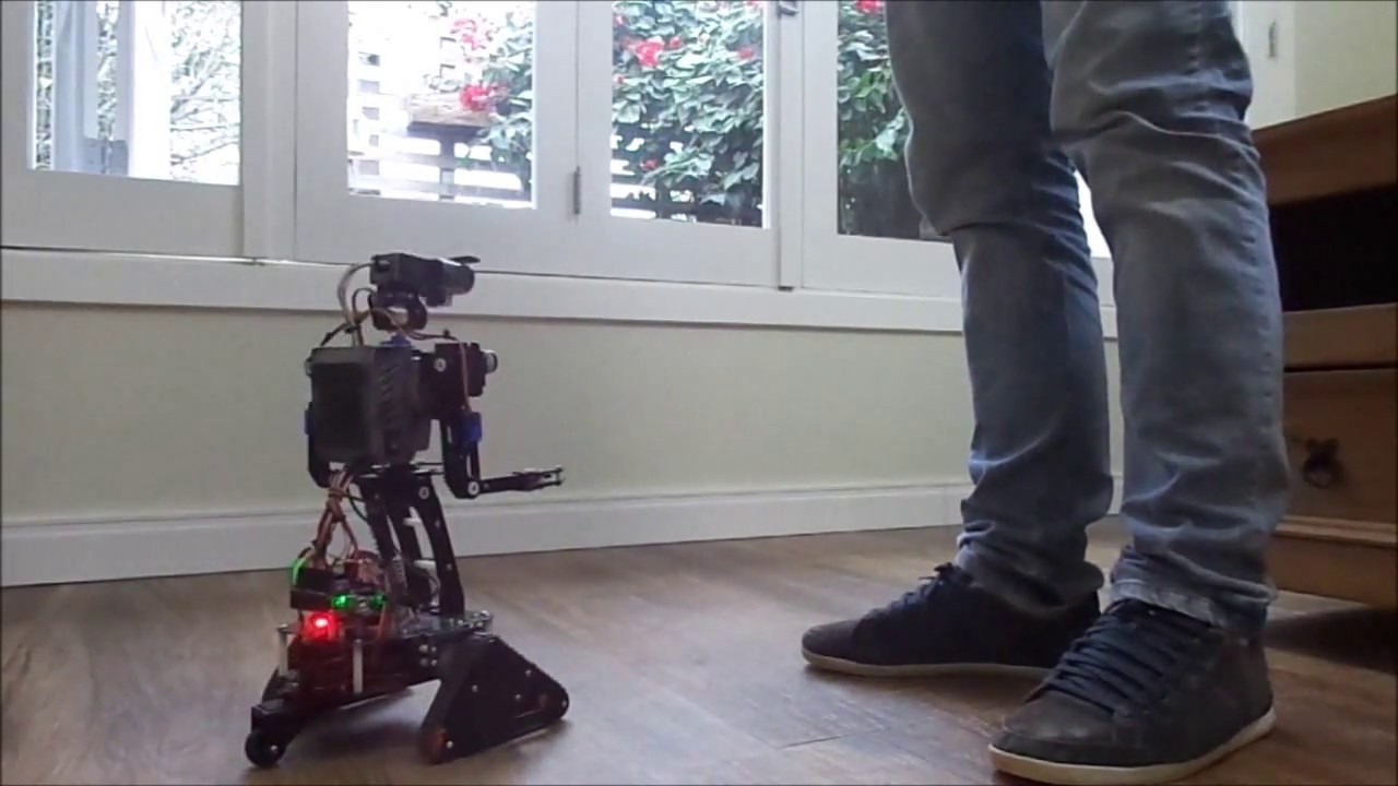 Johnny 5-like robot (aka 