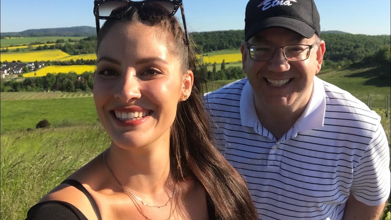 Angelina Kappler, Deutsche Weinkönigin 2019/20, zeigt ihre Heimat Weinsheim